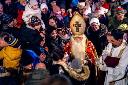 Kamnik navdušen nad predstavo Miklavž, trije otroci in ogenj Parkeljnov (21)